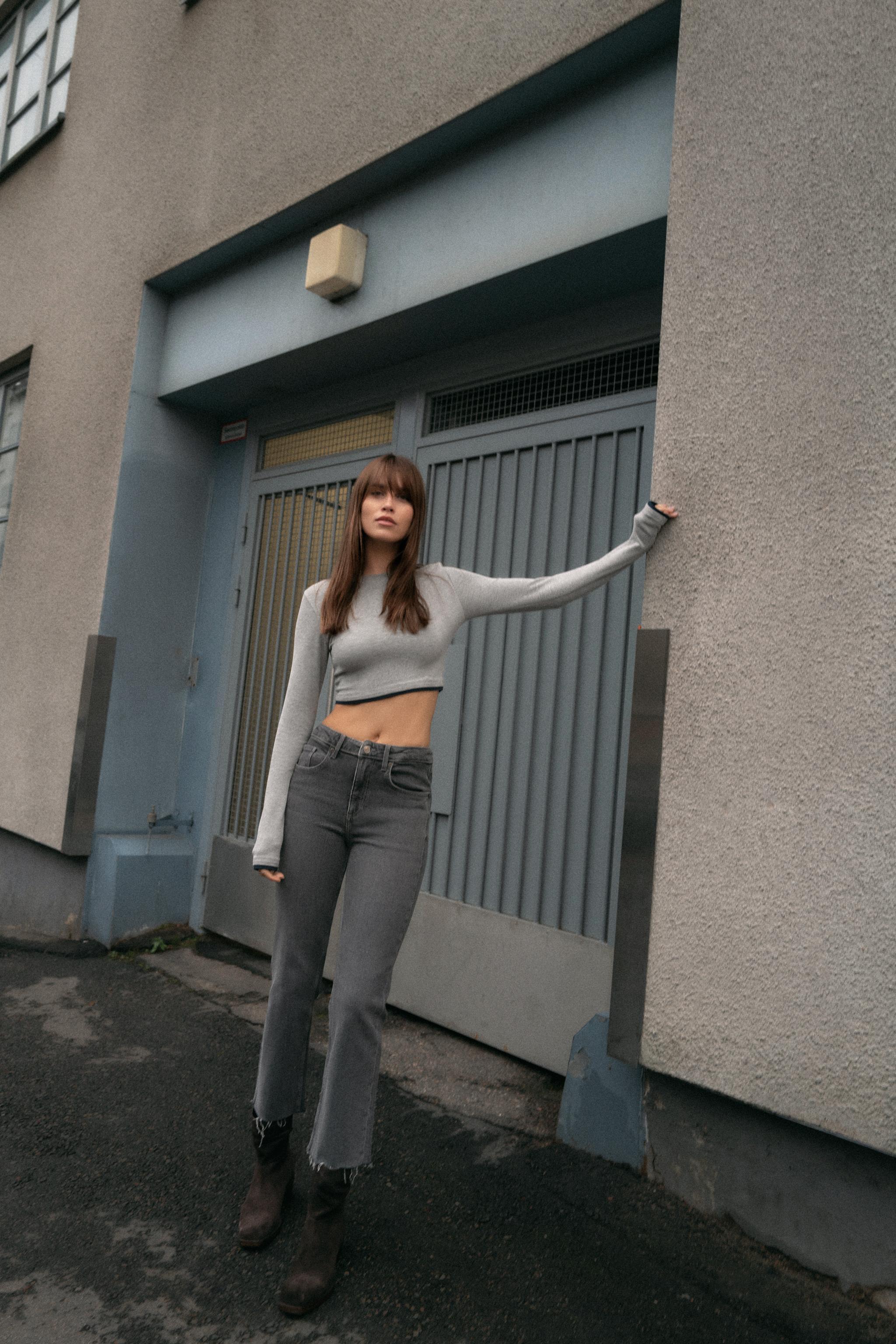 TRF HIGH-WAISTED CROPPED FLARE JEANS